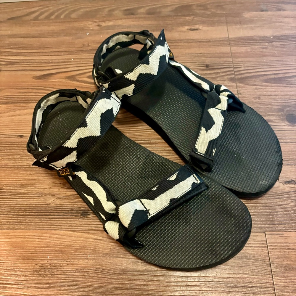 Teva Men's  Black and White Sandals Hiking Outdoor Camping 9